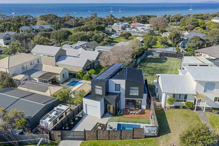 Aerial view of Casa al Mare with Port Phillip Bay and the beach beyond