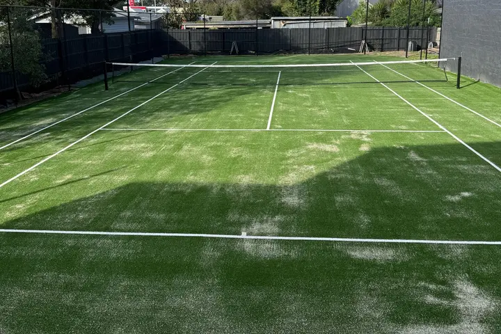 Synthetic grass tennis court right next door to Casa al Mare